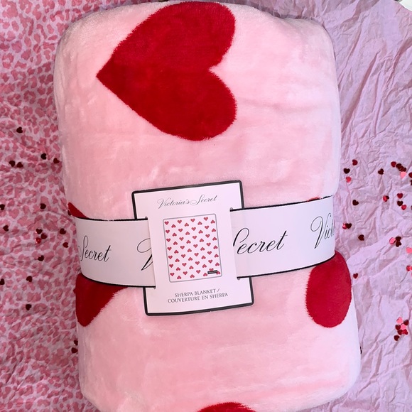 Victoria's Secret Other - Victoria’s Secret Heart Sherpa Blanket